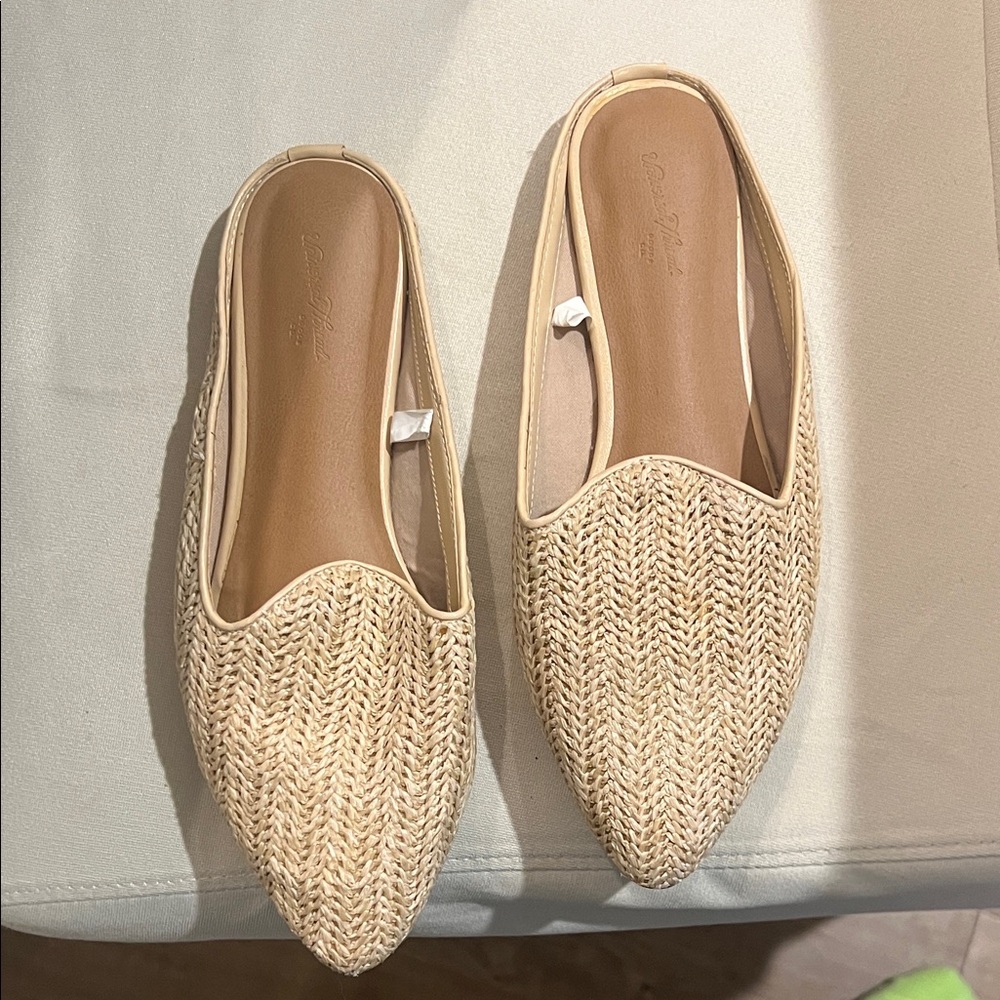 Universal Thread Natural Beige Woven Pointed-Toe Slip-On Mules